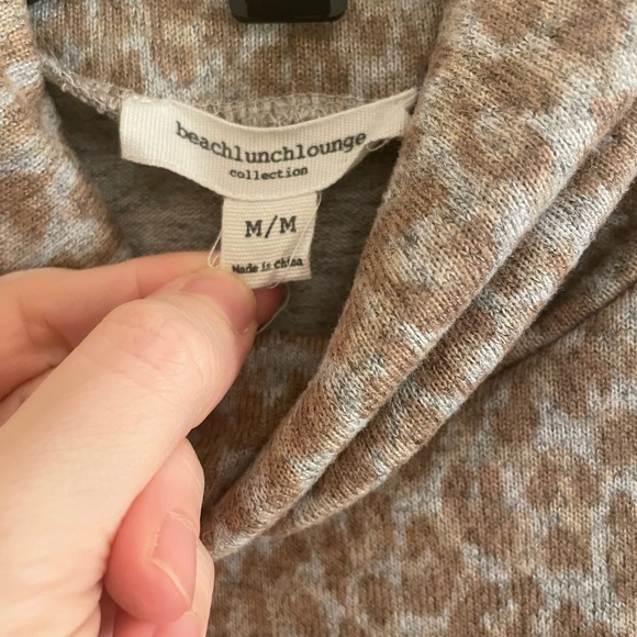 BEACHLUNCHLOUNGE Leopard Print Turtleneck Size Medium - Picture 5 of 10